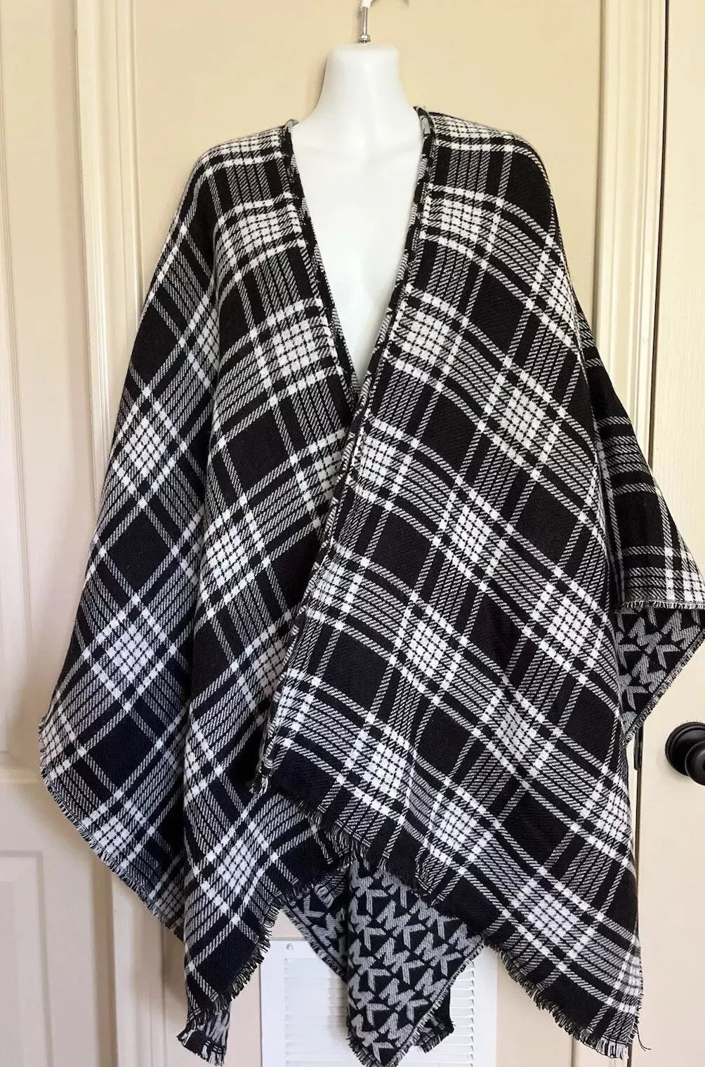 Michael Michael Kors Women’s Logo Plaid Reversible Cape Sweater Black Gray NWT