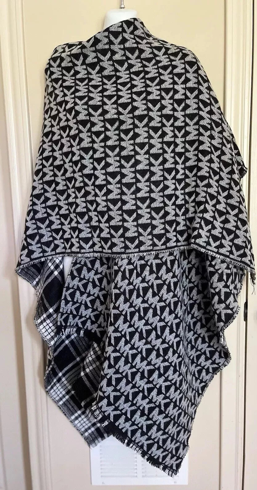 Michael Michael Kors Women’s Logo Plaid Reversible Cape Sweater Black Gray NWT